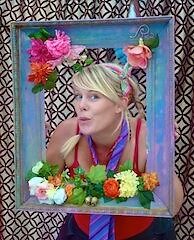 unspecifiedjy9x9vsy A woman in a frame with flowers.